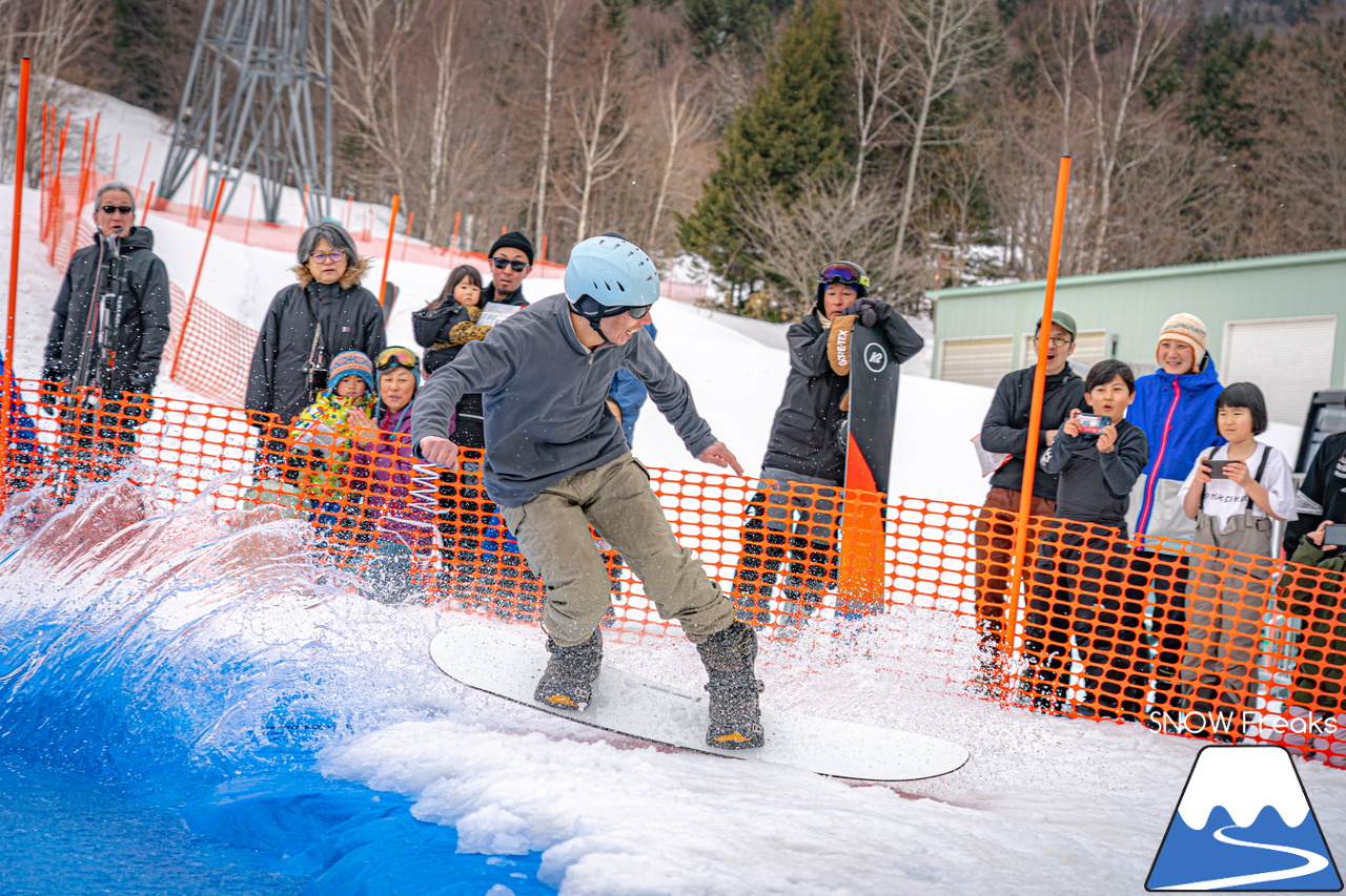 富良野スキー場｜季節は、まだ冬？それとも…？小雪が舞い、たくさんの雪が残る富良野スキー場で、春の恒例イベント『春スキー池渡り大会』開催(^^)/